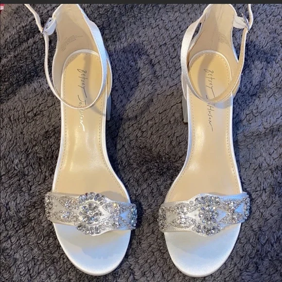 Betsy Johnson wedding shoes block heel - Picture 1 of 6
